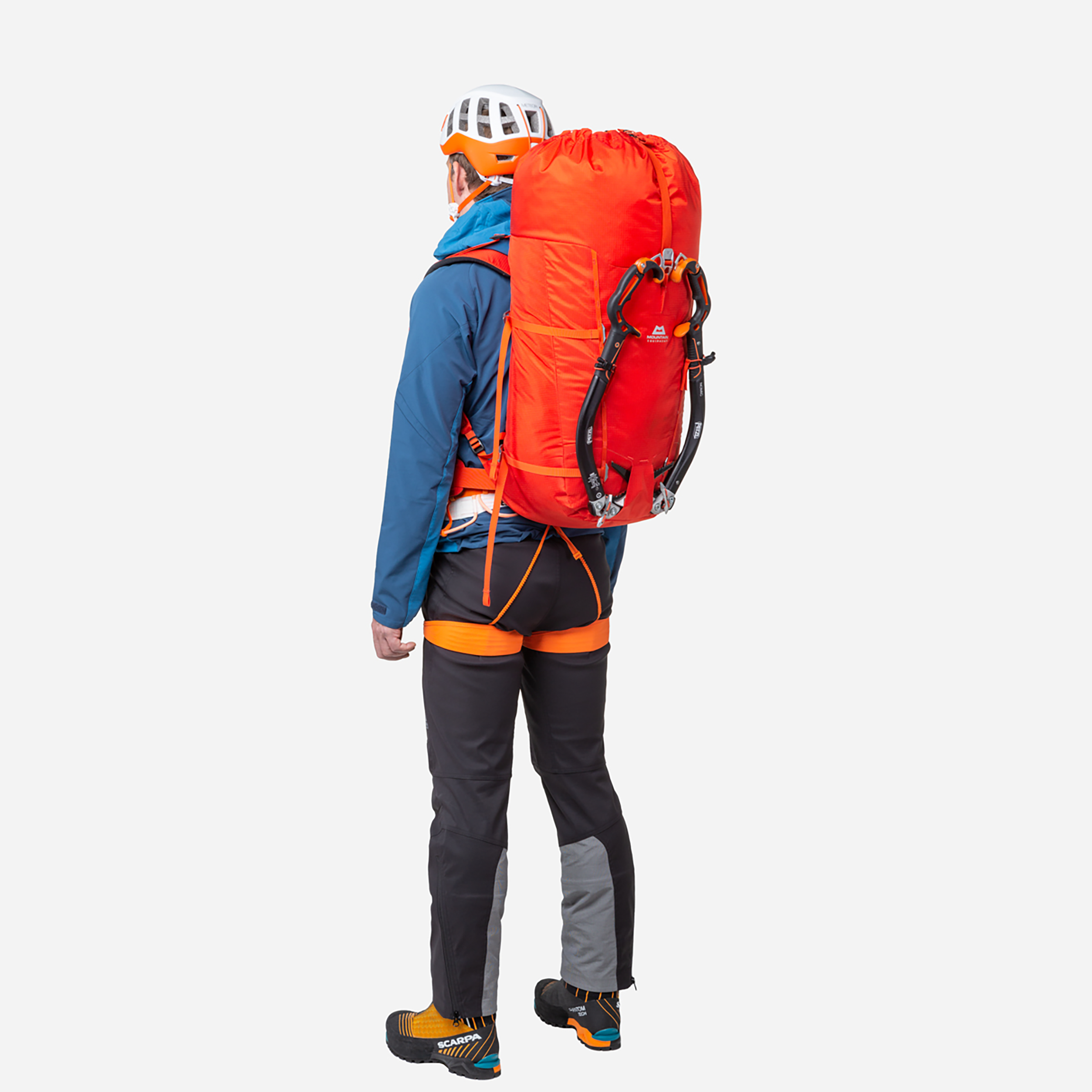 alternate::50 litre optimum capacity extendable to 75 litres for carrying big loads on long approaches