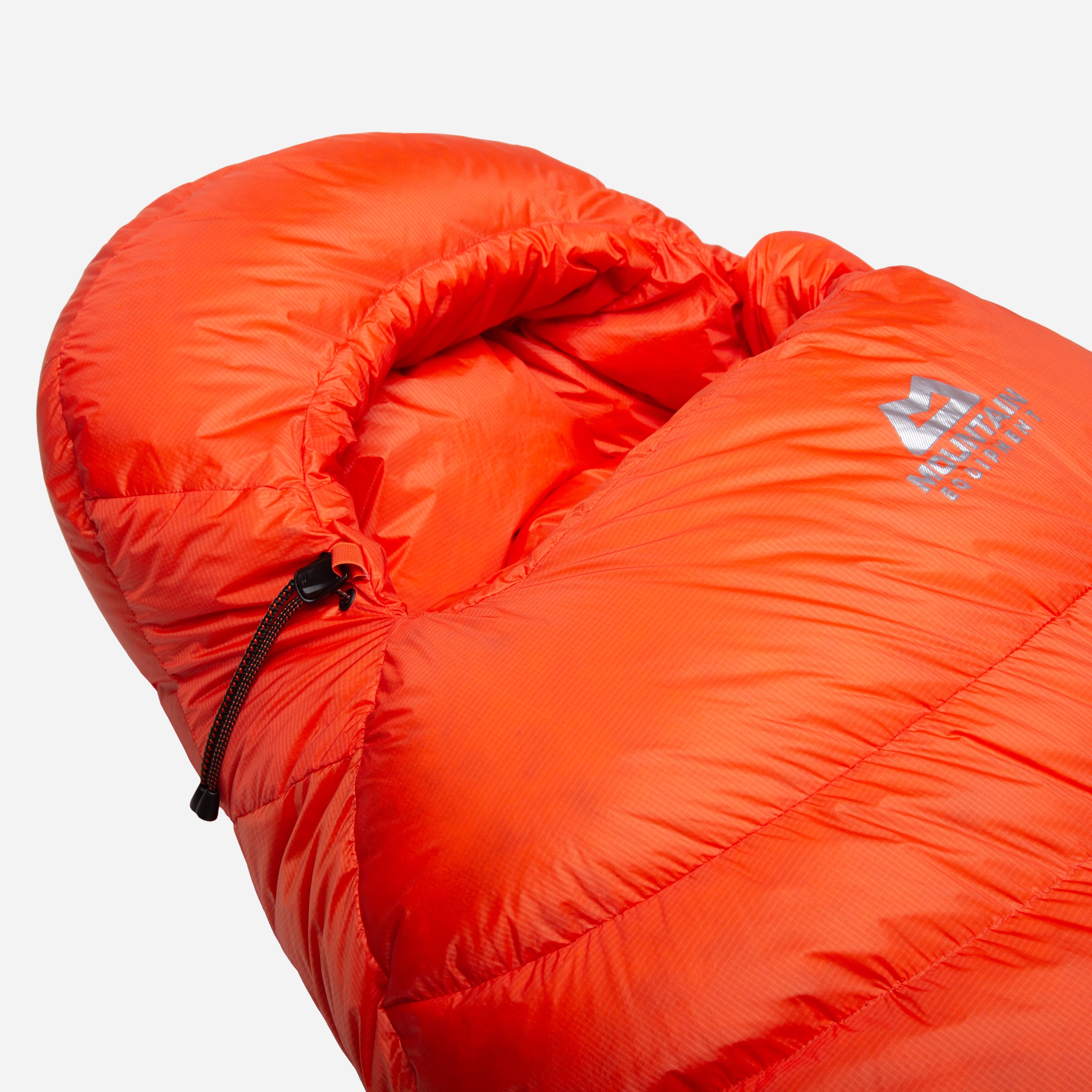 detail::7 baffle low volume anatomically shaped hood