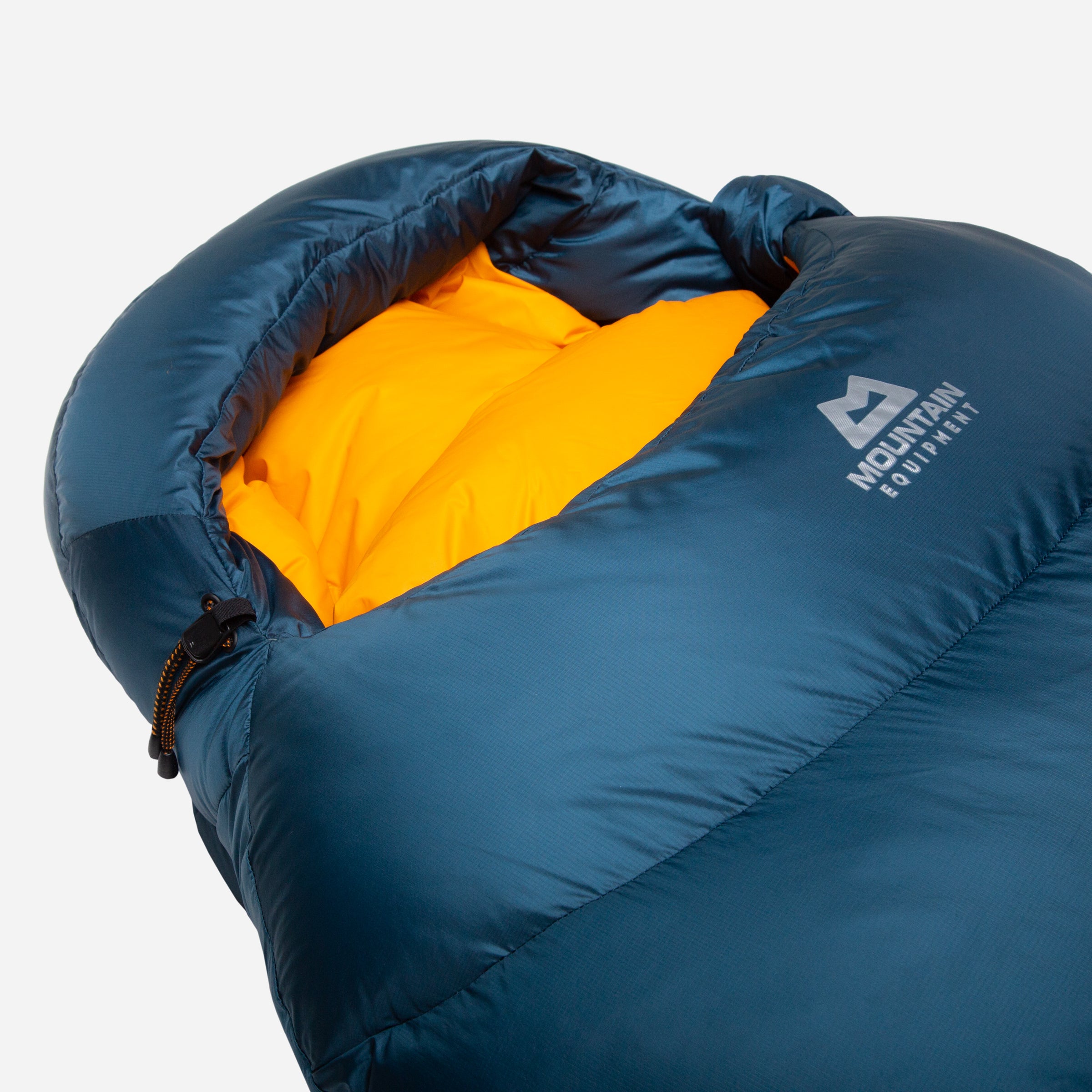 detail::5 baffle anatomically shaped hood