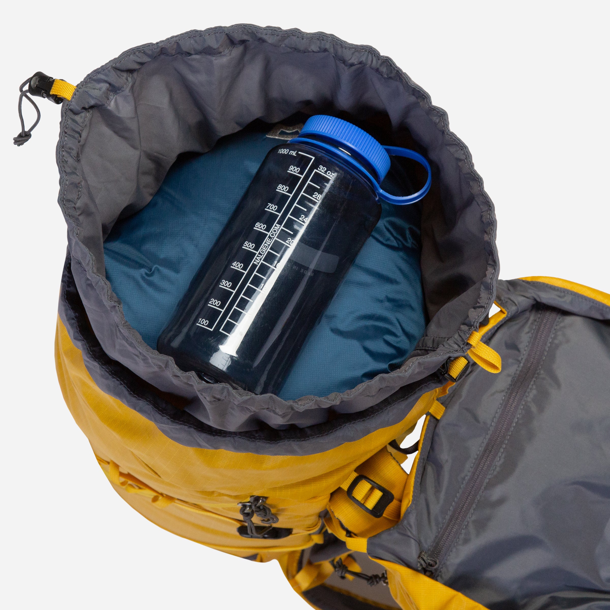 detail::Dual-stage drawcord closure for weather protection and overstuffing