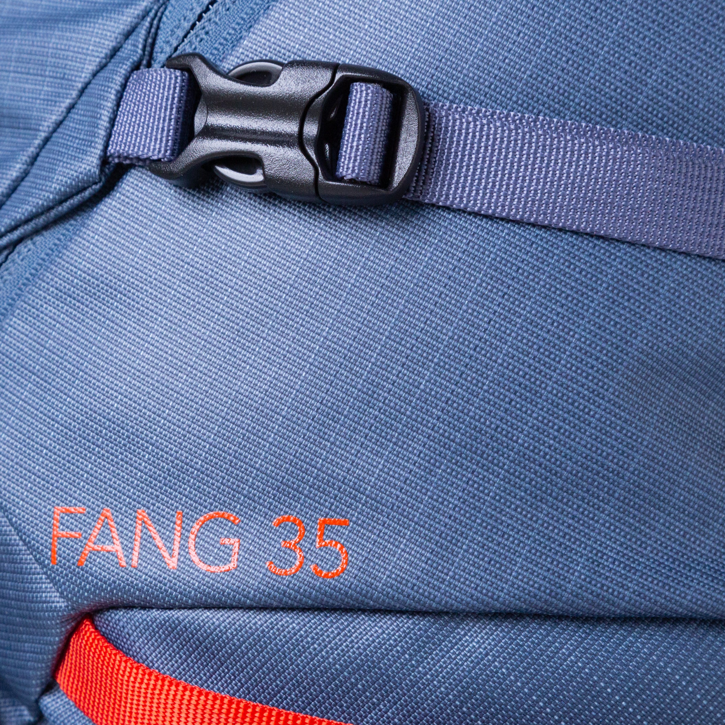 detail::Side compression straps with thermoplastic buckles