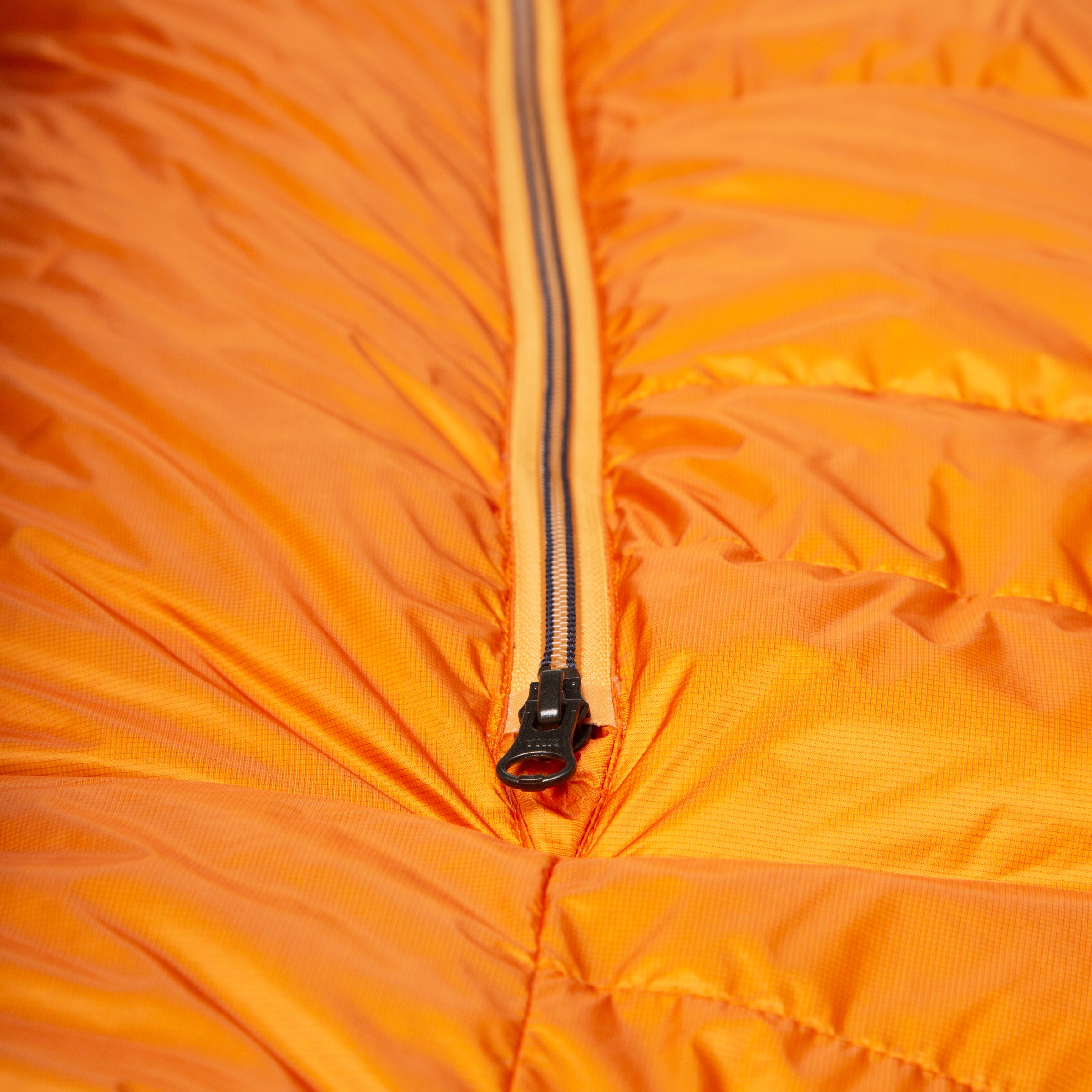 detail::GORE® THERMIUMTM 10D outer shell is durably light, highly breathable and rain-resistant
