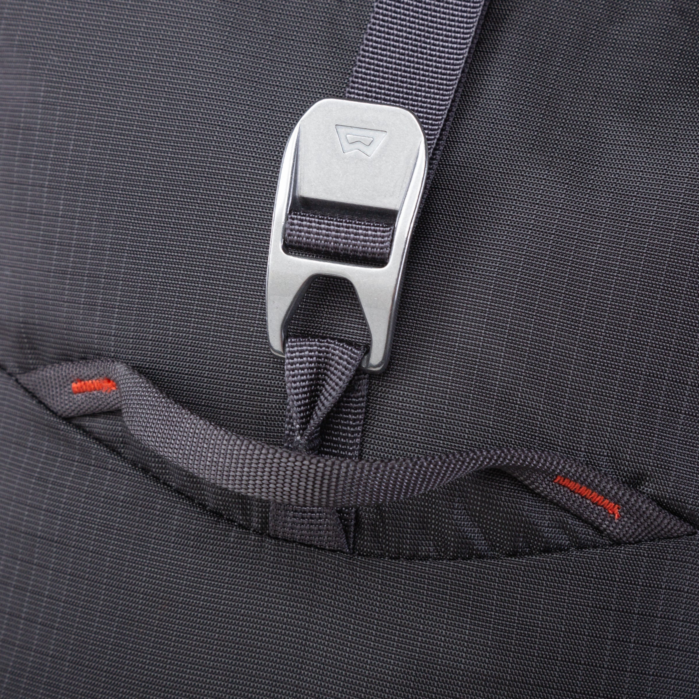 detail::Removable ropestrap with aluminium Grappler<sup>TM</sup> buckle