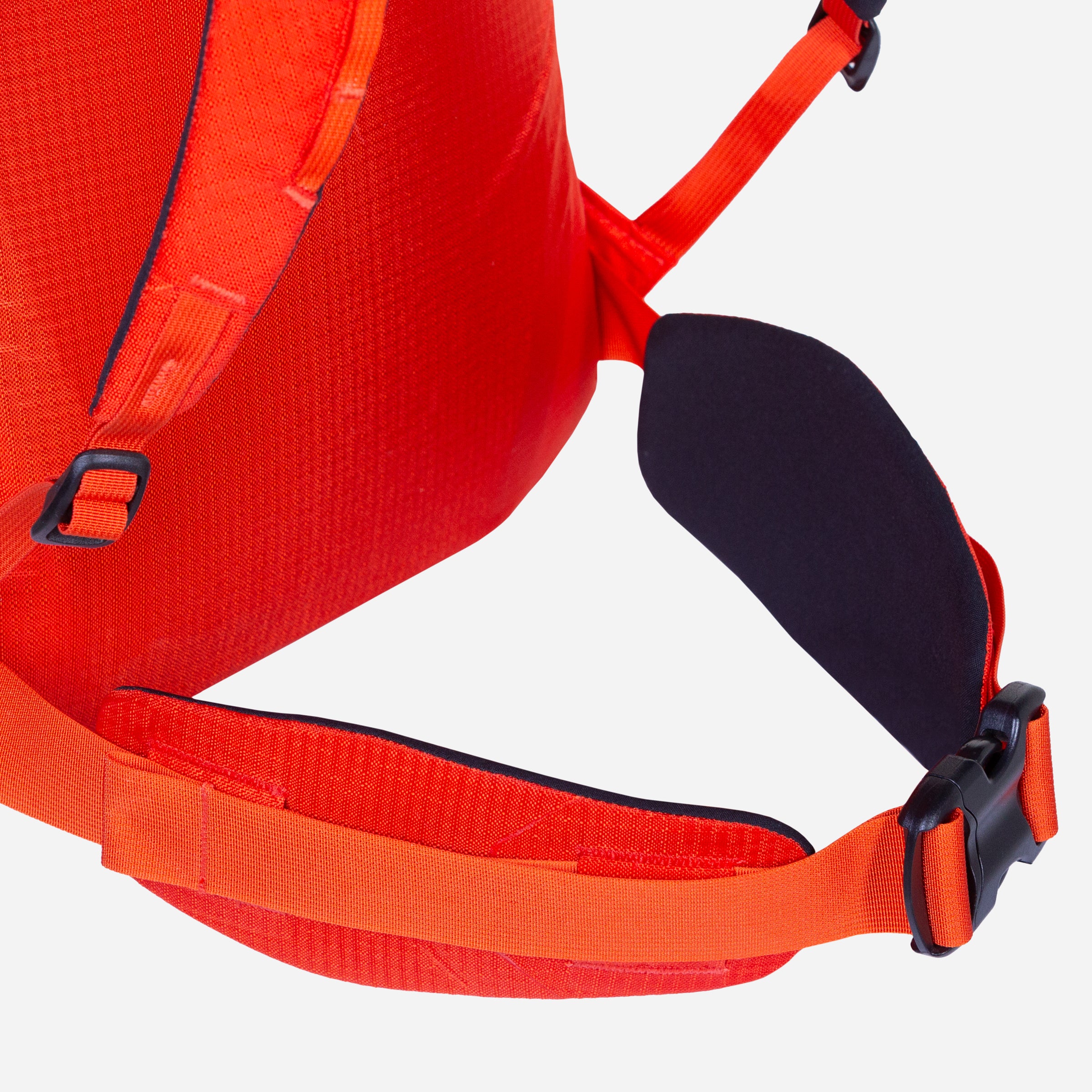 detail::High Density EVA back panel, shoulder straps and 38mm webbing hipbelt with removable hip-fins