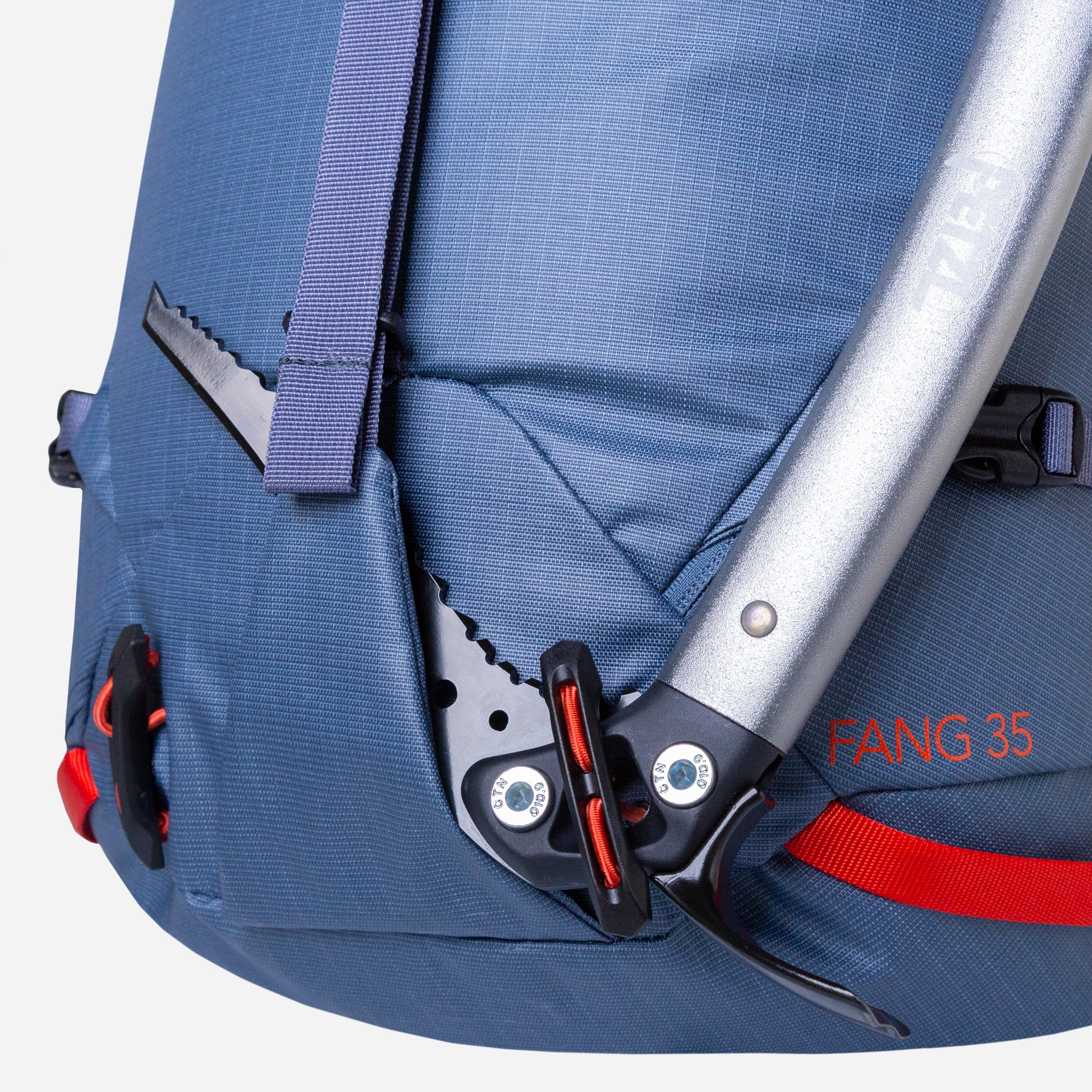 detail::Dual axe toggles with integrated pick pocket