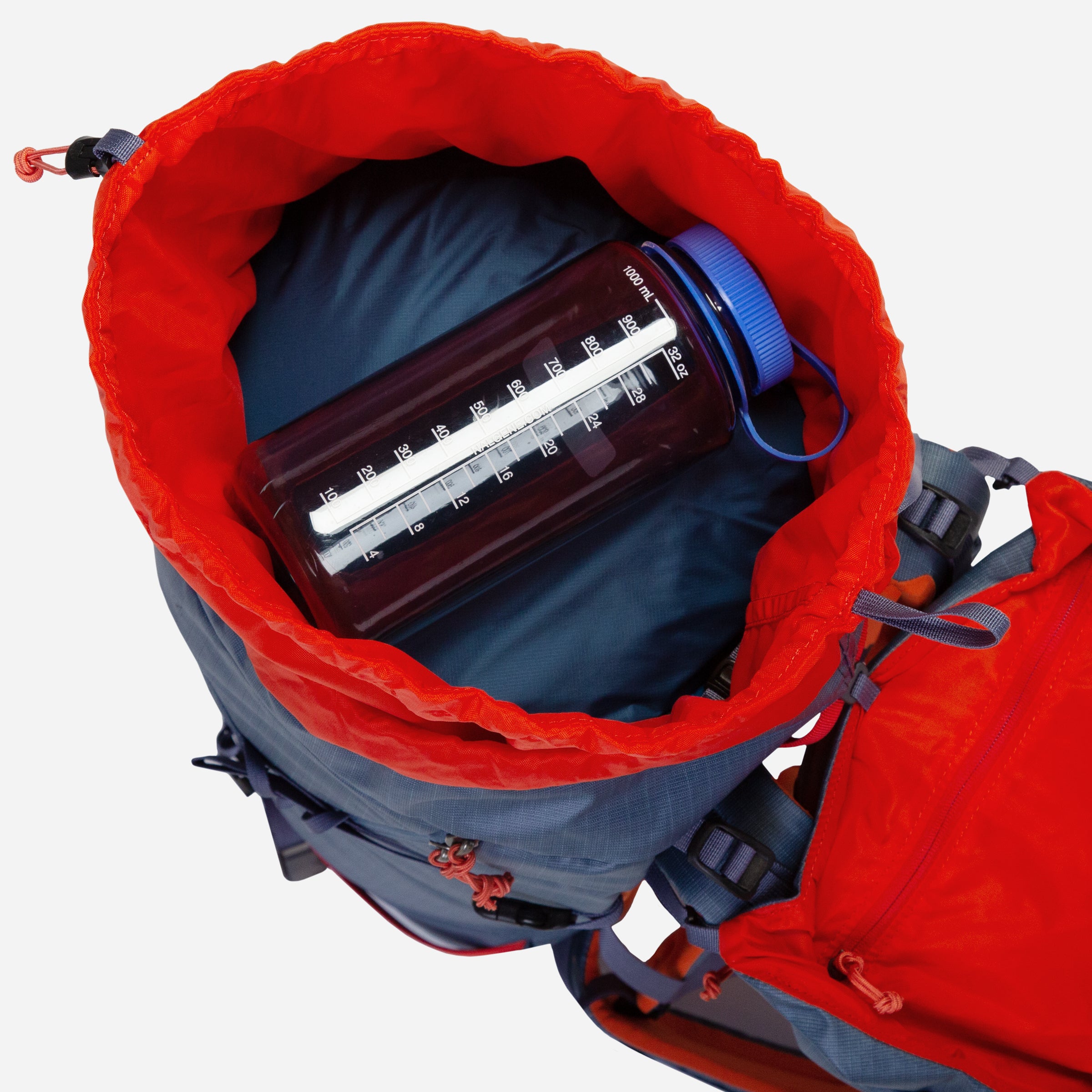 detail::Dual-stage drawcord closure for weather protection and overstuffing